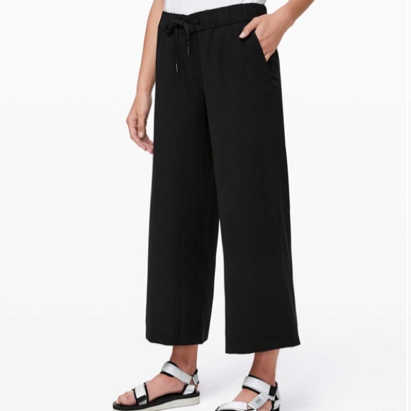 Lululemon On the Fly Wide Leg 7/8 Pant *Woven